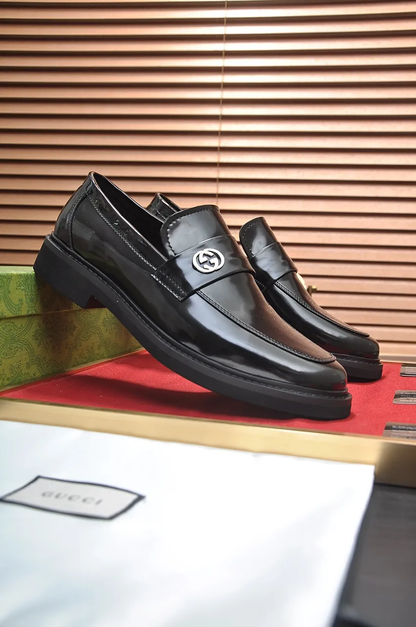 Factory price 540💶Italy’s top luxury men’s shoe giant (GUCCI) (Gucci) (full cowhide lining) new arrival🍃Original European style🔰 Pleasant to the eye😍In order to make the shoes more durable and non-deformable🌀The production continues to follow traditional methods but there is still no lack of innovation💪The original open-edge beaded cowhide is selected for the leather♻️ Smooth, natural and extra bright⭐Made of imported cowhide The rich man’s first choice 38-45 (45 customized)
